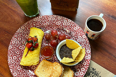 Inicia tu día con un buen desayuno en Centenario 107