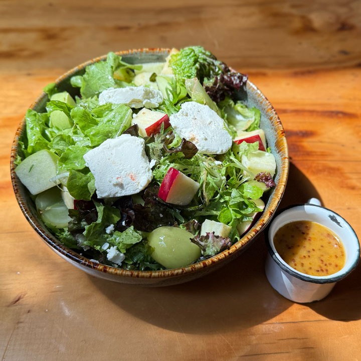 Seleccionamos a mano ingredientes frescos y de temporada