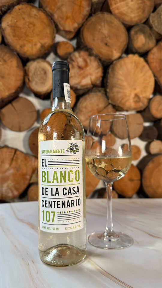 Vino blanco de la casa Centenario 107