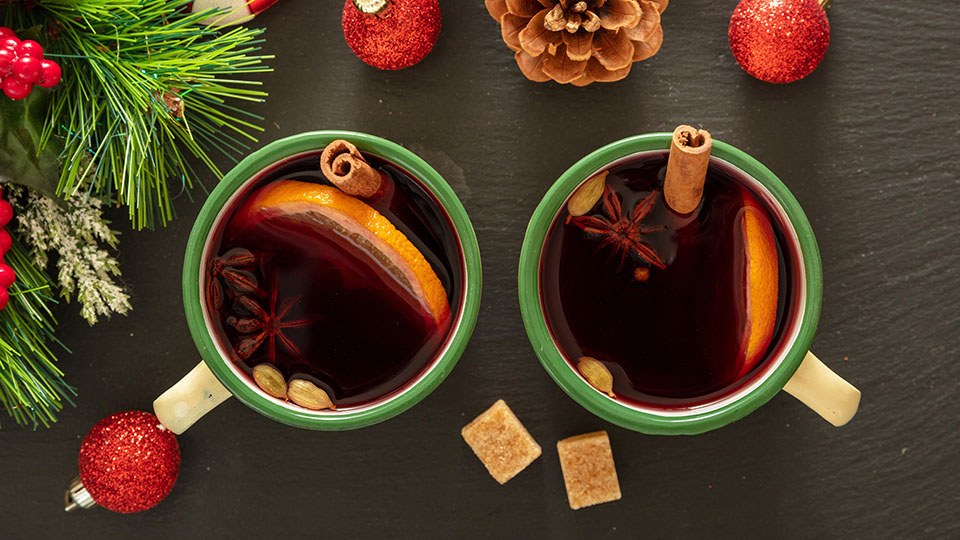 Vino caliente: tradición, historia y el sabor que abraza el invierno