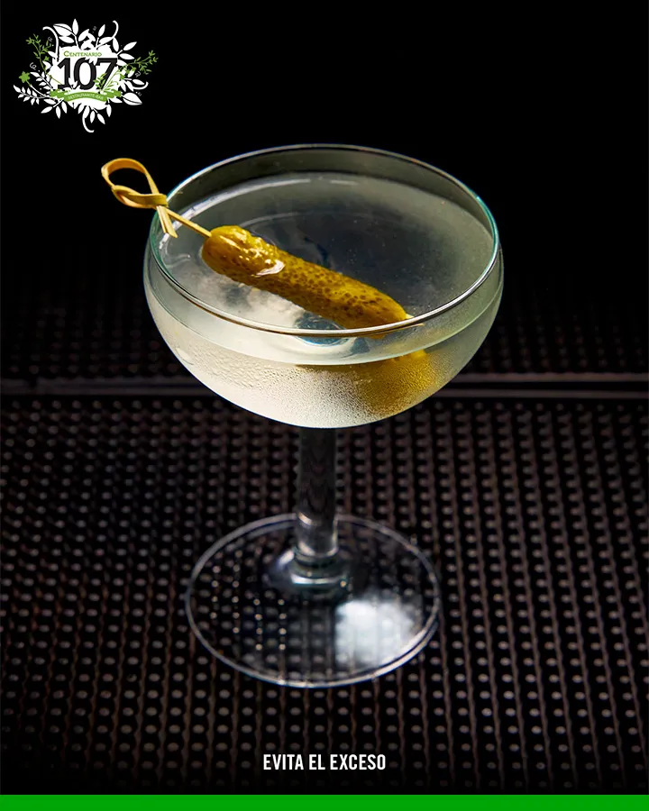 Martini sucio de pepinillo
