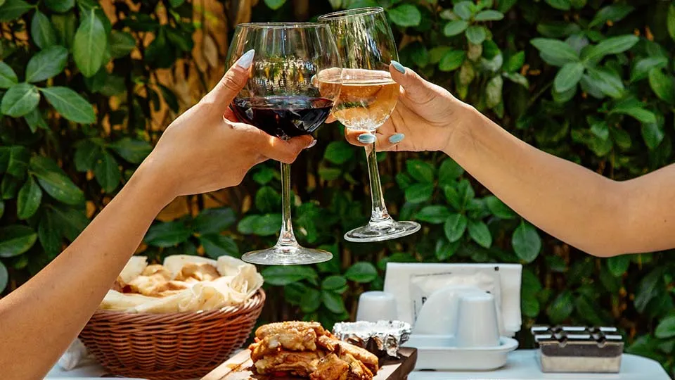 Maridaje: cómo ensamblar vino y comida para disfrutar